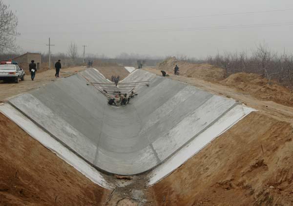 【复合土工膜】复合土工膜砂垫层及预制砼板铺